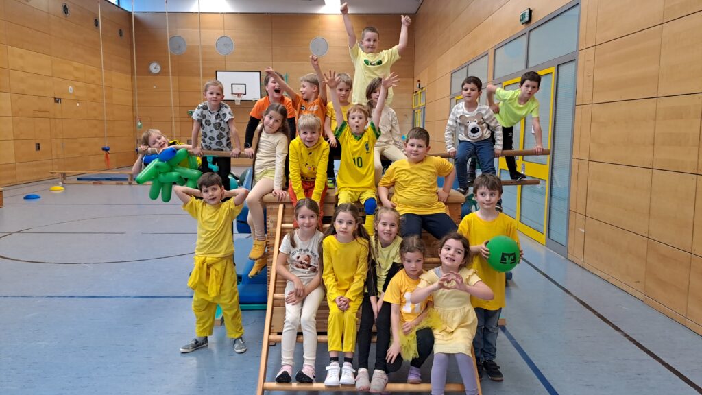 Bunte Faschingstage an der ISSB Ein kunterbuntes Bewegungsabenteuer