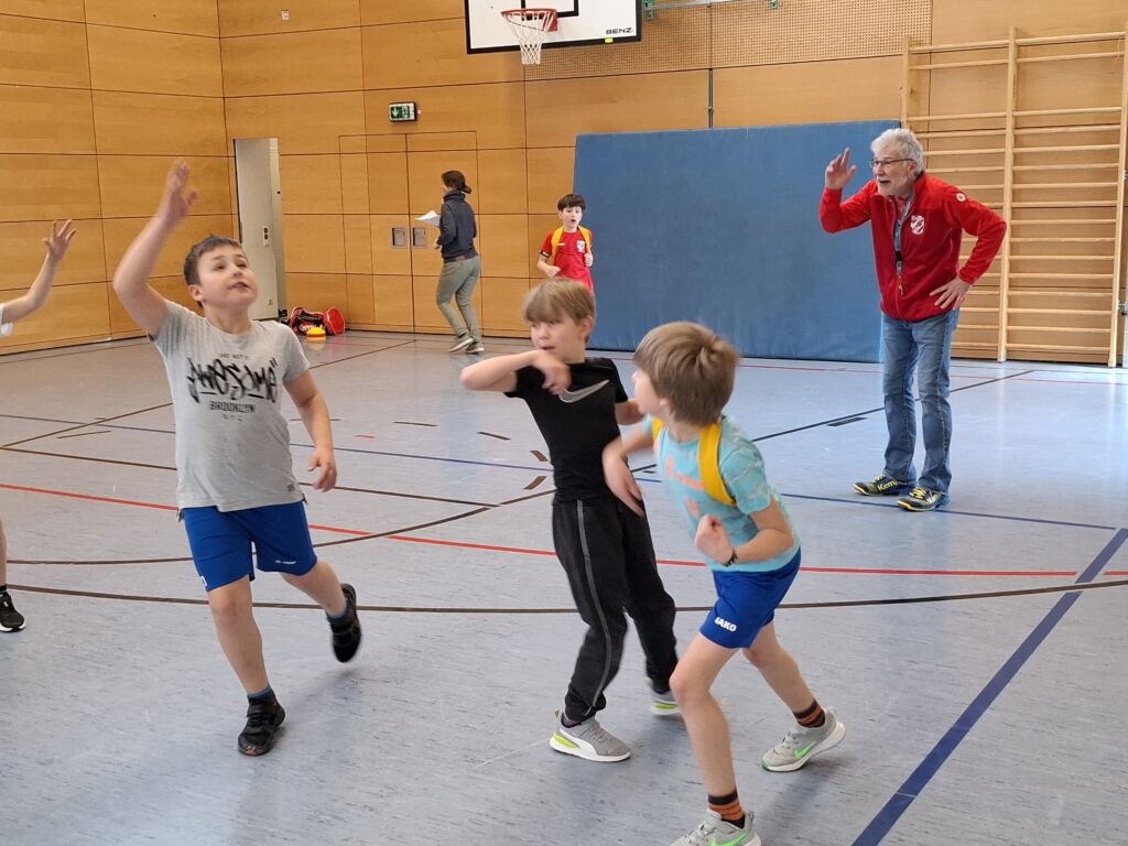 Handballtag in Klasse 2 – Bewegung, Teamgeist und viel Spaß