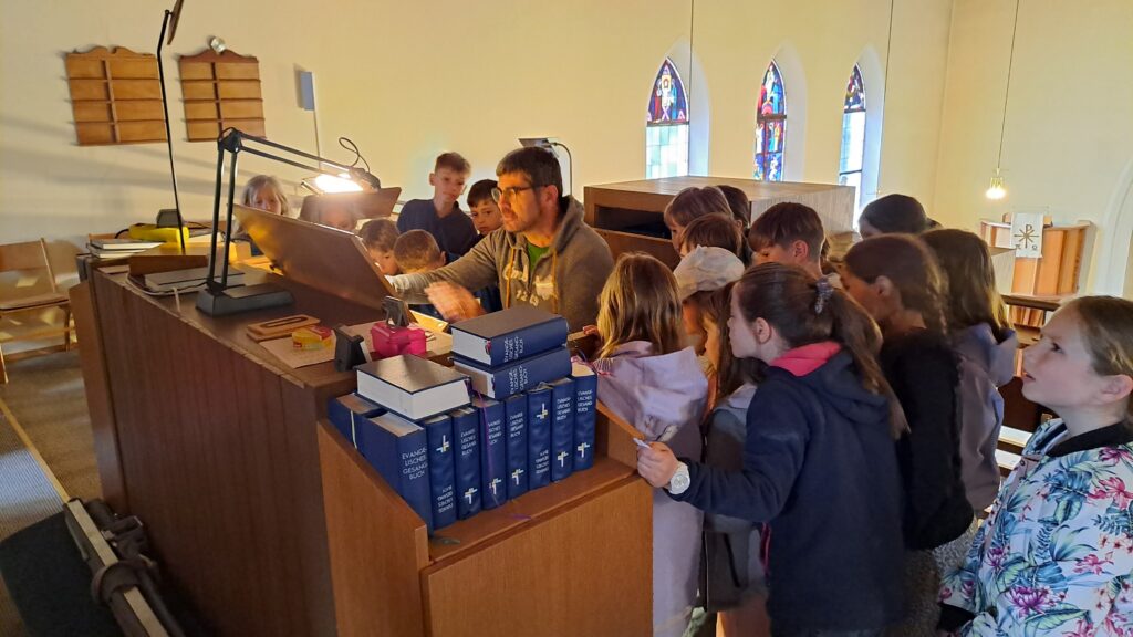 Zu Besuch in der evangelischen Kirche in Laupheim